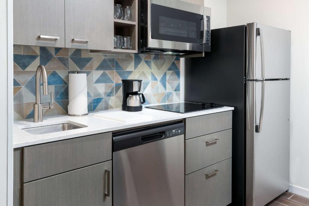 Hyatt House Orlando Airport photo