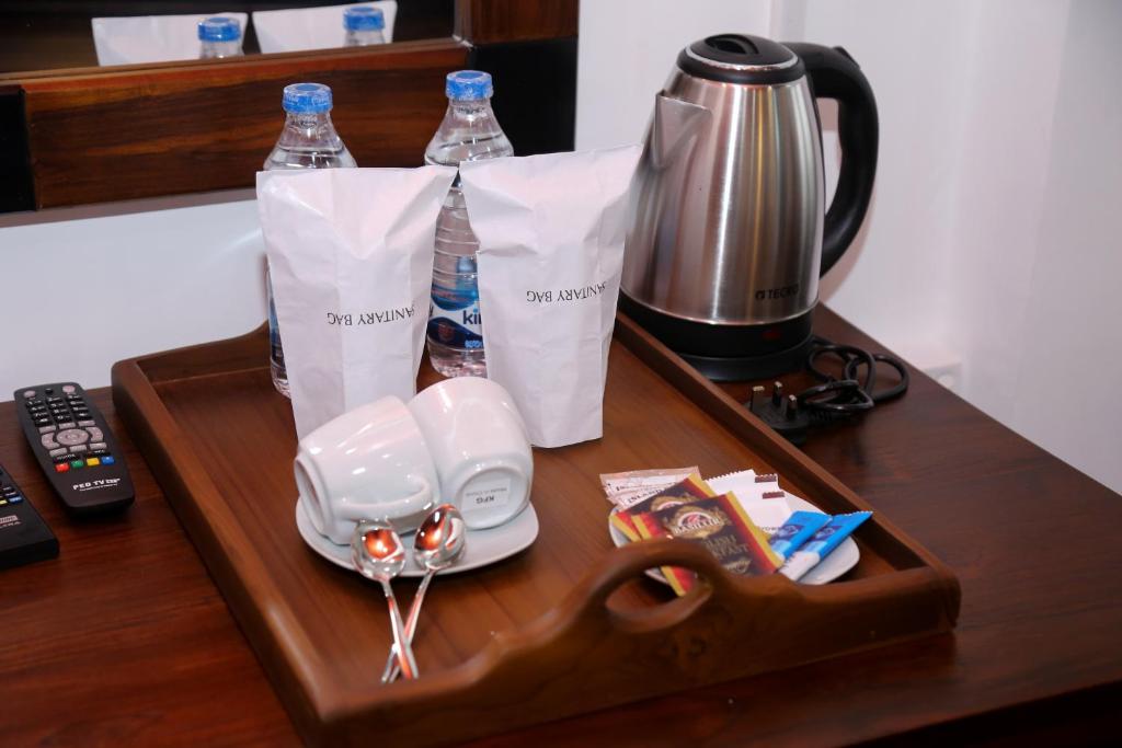 Příslušenství pro přípravu čaje a kávy v ubytování Hotel Sara