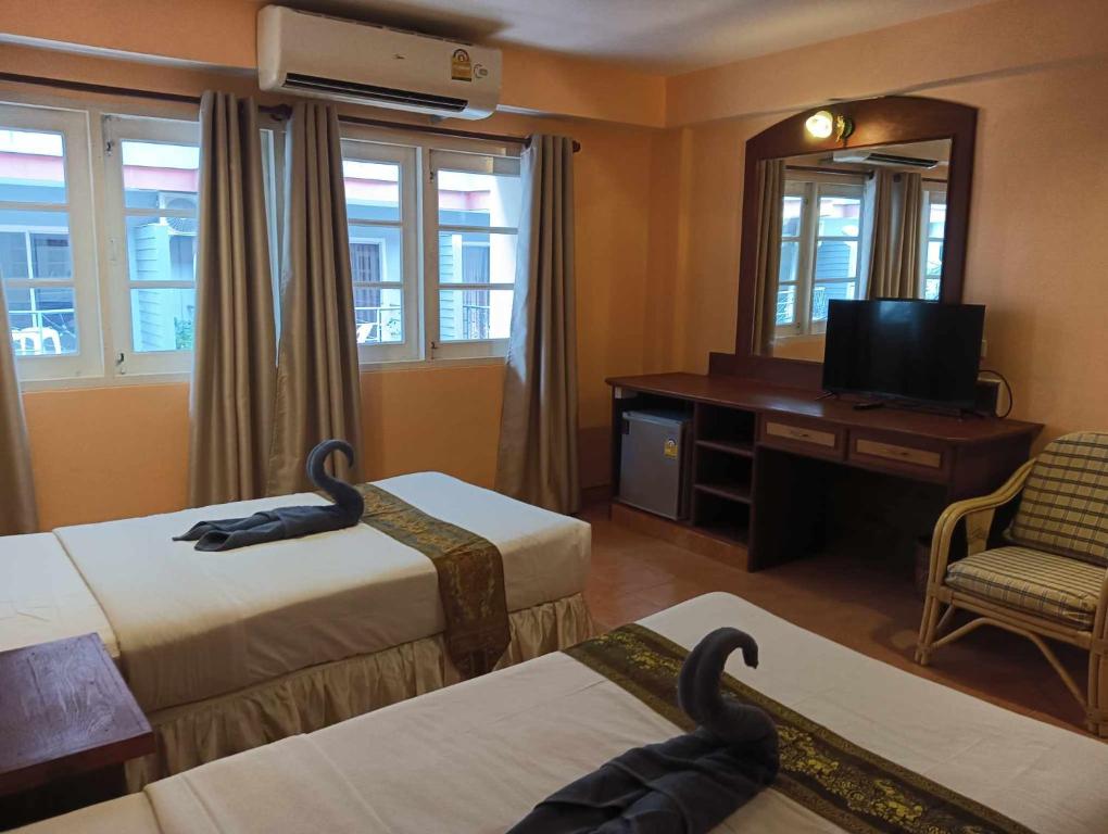 Postel nebo postele na pokoji v ubytování Nid Huahin Hotel