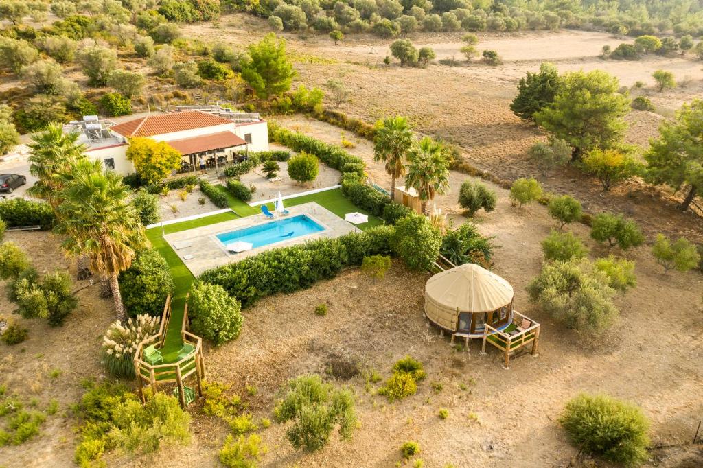 Zdjęcie z galerii obiektu Villa Elia with pool, Yurt and sea views w mieście Kos
