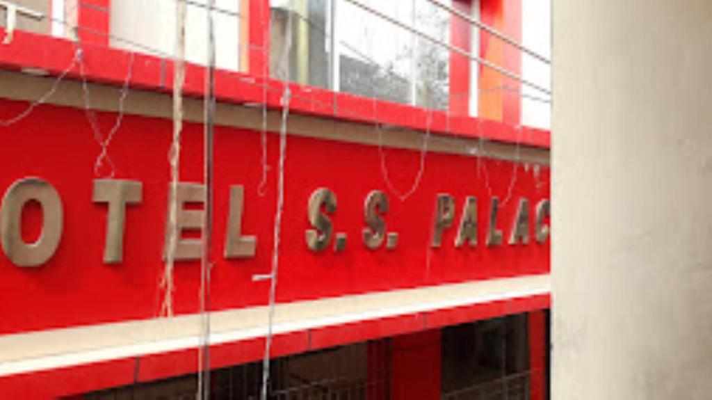 a red building with the sign of a pizza at Hotel S.S.Palace Samastipur, Samastipur in Samastīpur