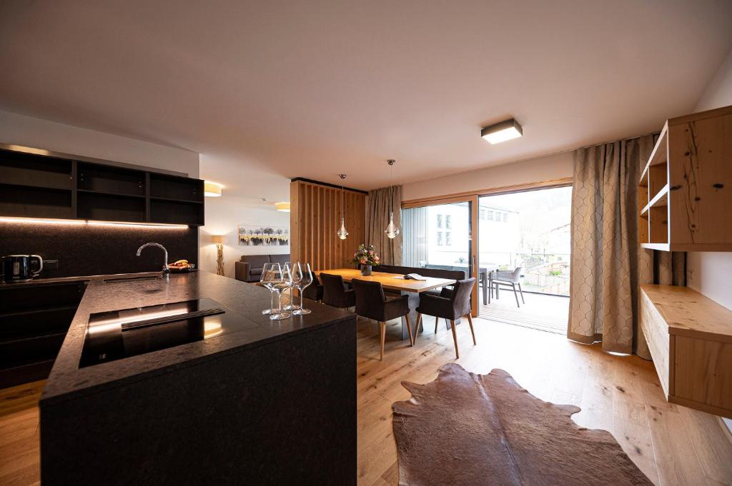 Kuchyň nebo kuchyňský kout v ubytování Lakeside Luxury Apartments
