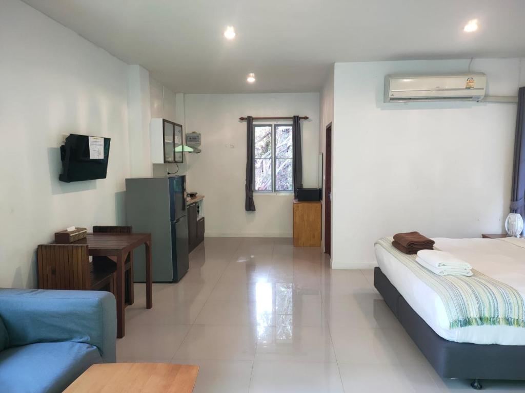 Phangan Akuna - Estudio Superior