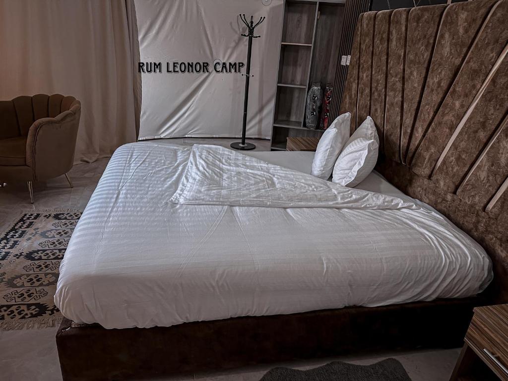 Postel nebo postele na pokoji v ubytování RUM LEONOR CAMP