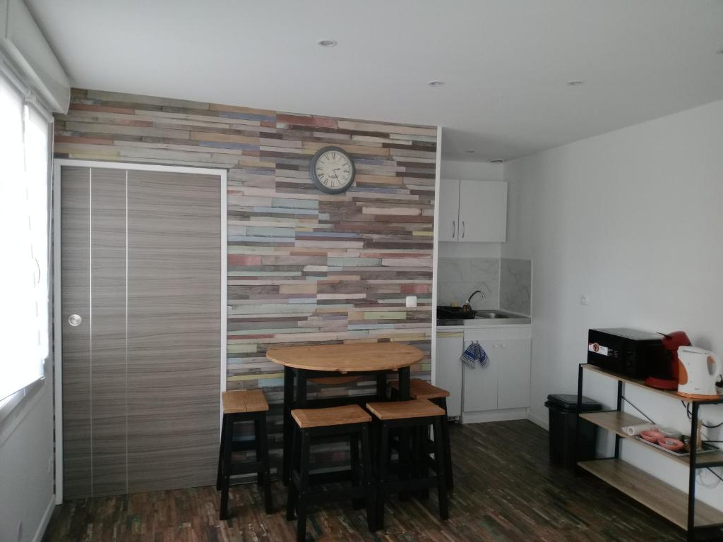 Kuchyň nebo kuchyňský kout v ubytování Chambre studio