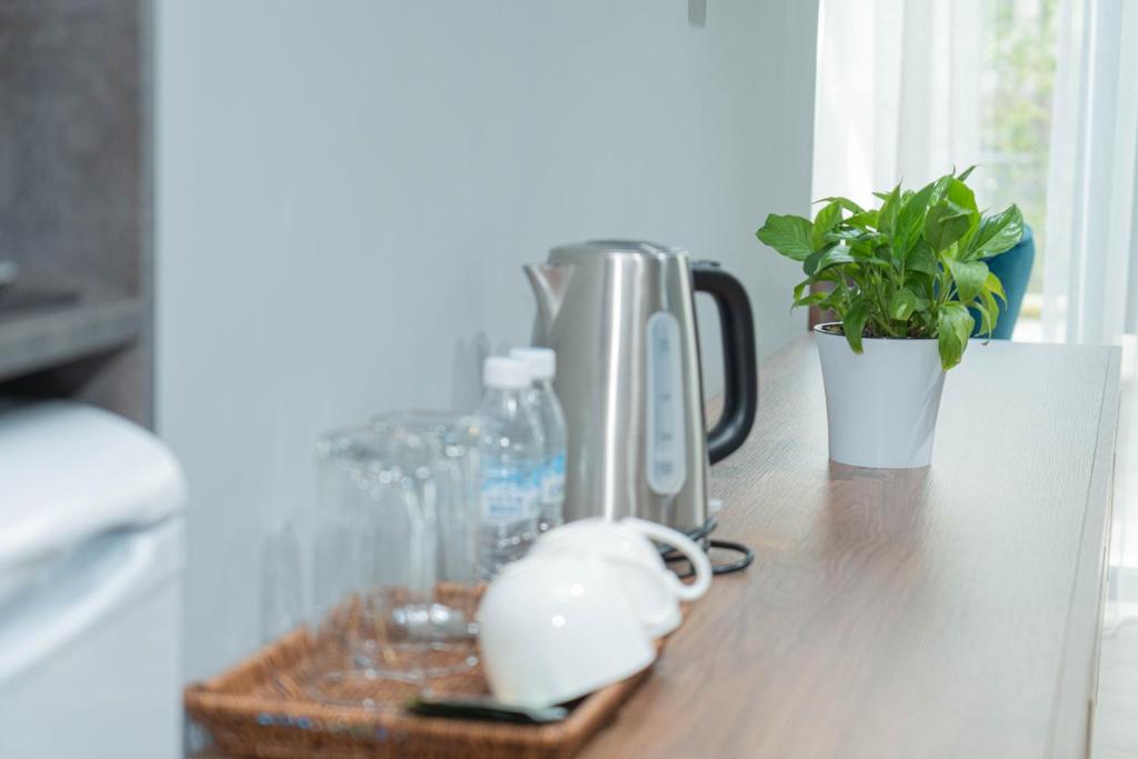 Příslušenství pro přípravu čaje a kávy v ubytování Gastello hotel