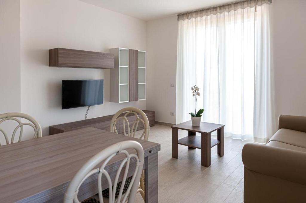A television and/or entertainment centre at Sul Calar del Sole al Conero