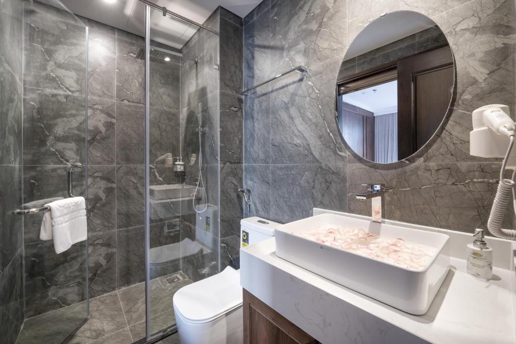Special Offer - Deluxe Double Balcony City View