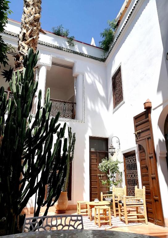 The building in which a riádokat is located