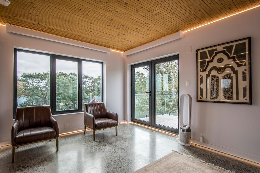 Penthouse - Spa-Inspired Guest Suite, Halifax Rooftop Home - Superior King Room