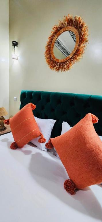 Postel nebo postele na pokoji v ubytování Riad Amazing