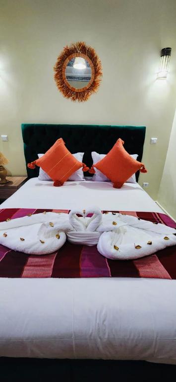 Postel nebo postele na pokoji v ubytování Riad Amazing