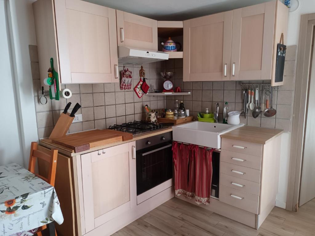 Kuchyň nebo kuchyňský kout v ubytování Le dolomiti di Angelo