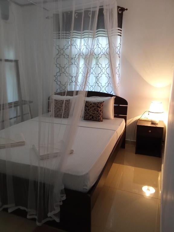 Postel nebo postele na pokoji v ubytování Kavee Transit Hotel