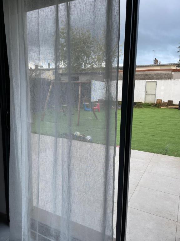 Grande chambre privée 18 m2 dans maison proche Gare et Nancy Thermal