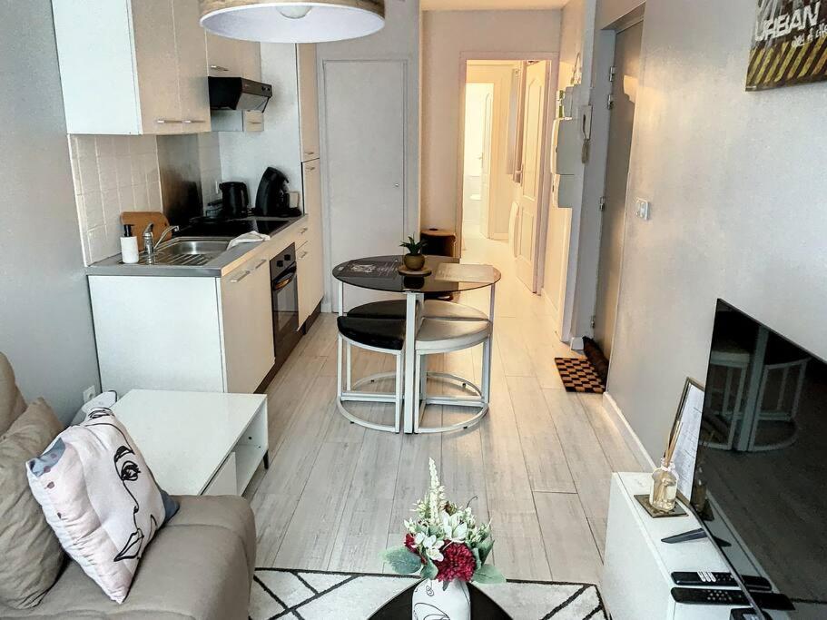 Кухня или мини-кухня в Le Florentin - Hyper centre
