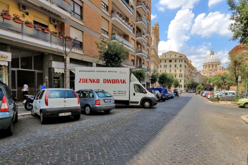 The surrounding neighborhood or a neighborhood close to a vendégházakat