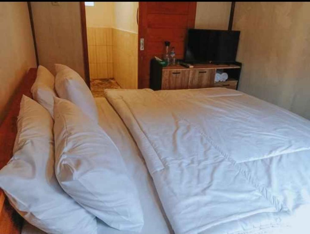 Postel nebo postele na pokoji v ubytování Mayeka Transit Hostel Bandara Internasional Lombok