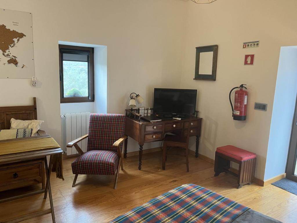 TV a/nebo společenská místnost v ubytování Casa das Raposas