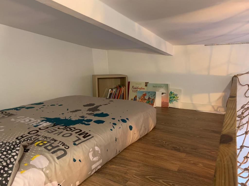 Posteľ alebo postele v izbe v ubytovaní Paris studio cosy climatisé