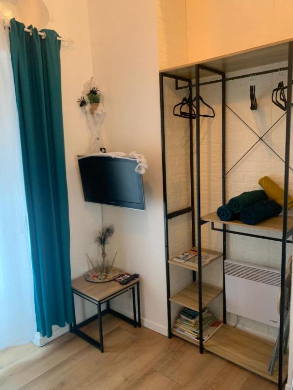 Posteľ alebo postele v izbe v ubytovaní Paris studio cosy climatisé