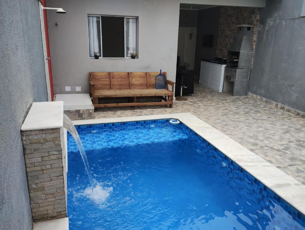 Swimmingpoolen hos eller tæt på Lar Pieri Rodrigues