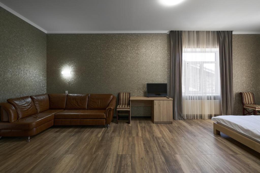 TV a/nebo společenská místnost v ubytování Podil City View