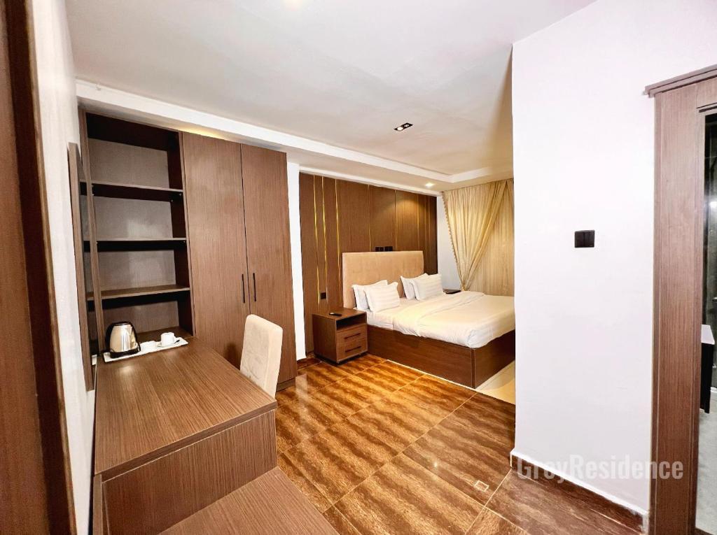 Postel nebo postele na pokoji v ubytování Grey Residence
