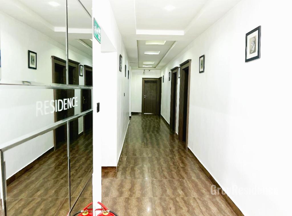 TV a/nebo společenská místnost v ubytování Grey Residence