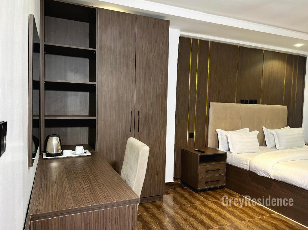 Postel nebo postele na pokoji v ubytování Grey Residence