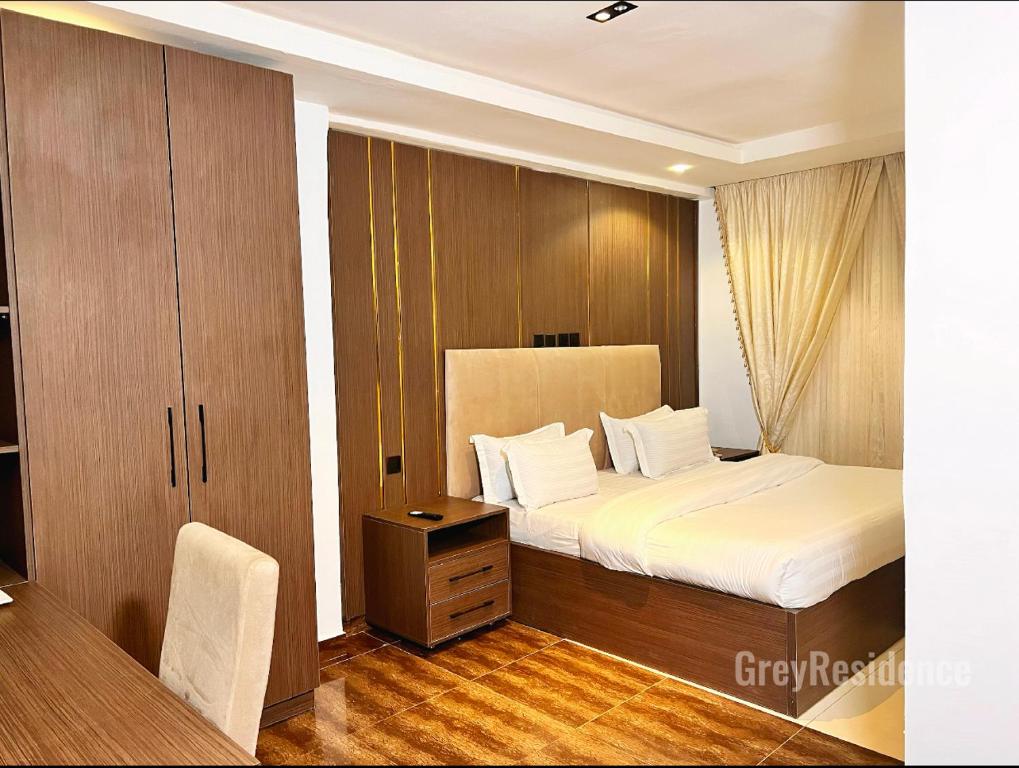 Postel nebo postele na pokoji v ubytování Grey Residence