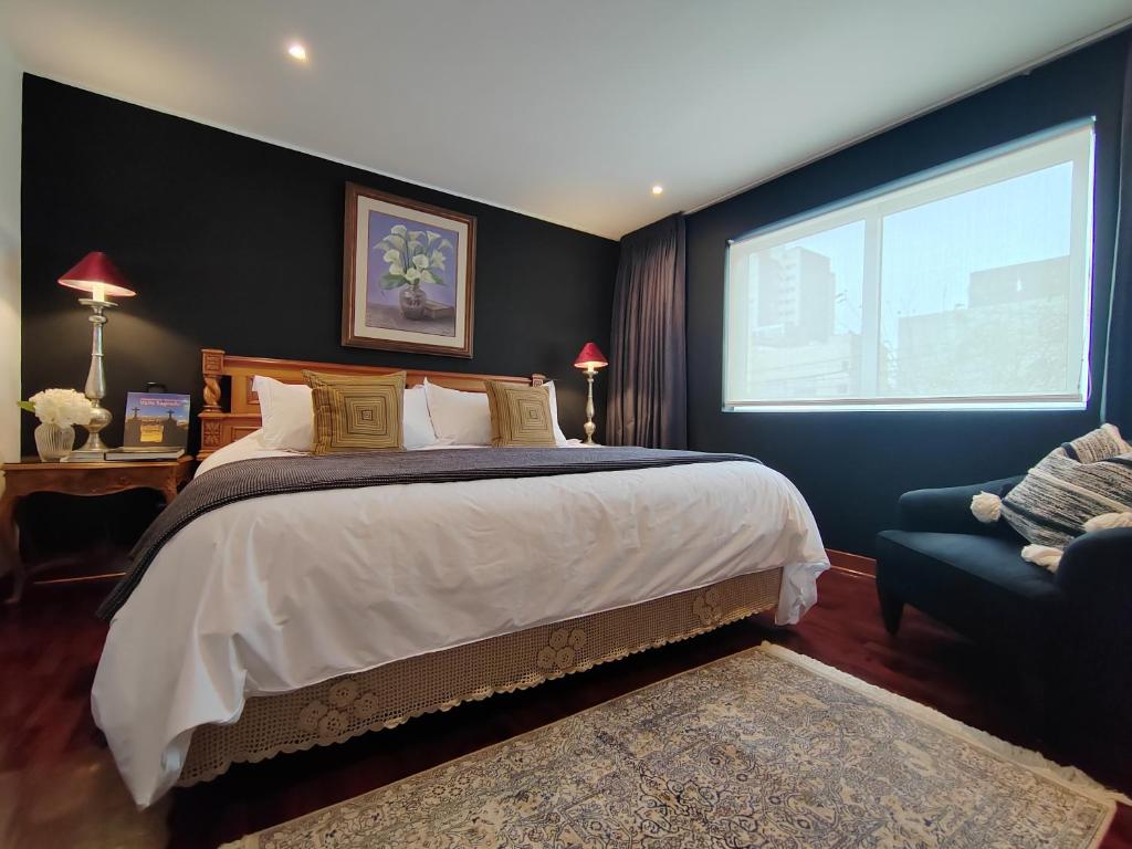 Postel nebo postele na pokoji v ubytování Ana Frank Boutique Hotel