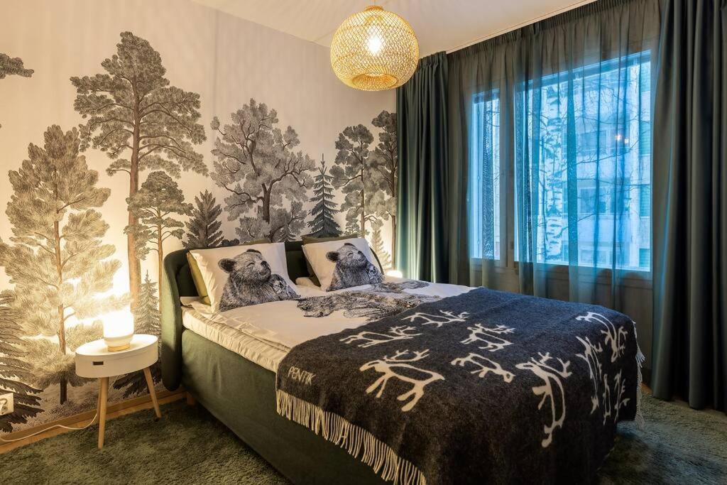 Postel nebo postele na pokoji v ubytování Luxury Forest Apartment