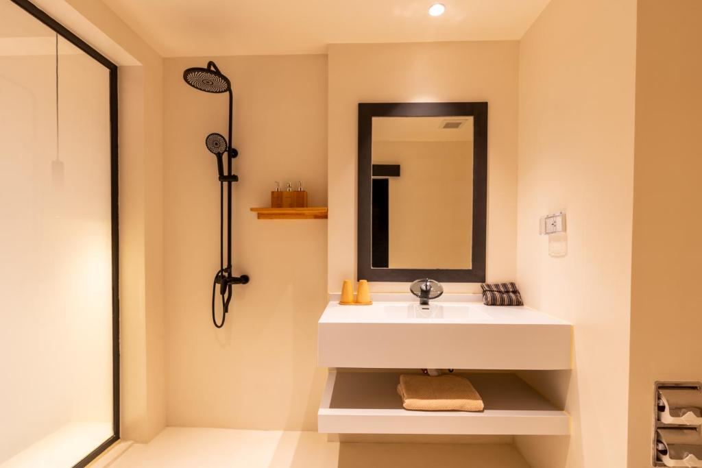 Koupelna v ubytování Samaya Wellness Resort