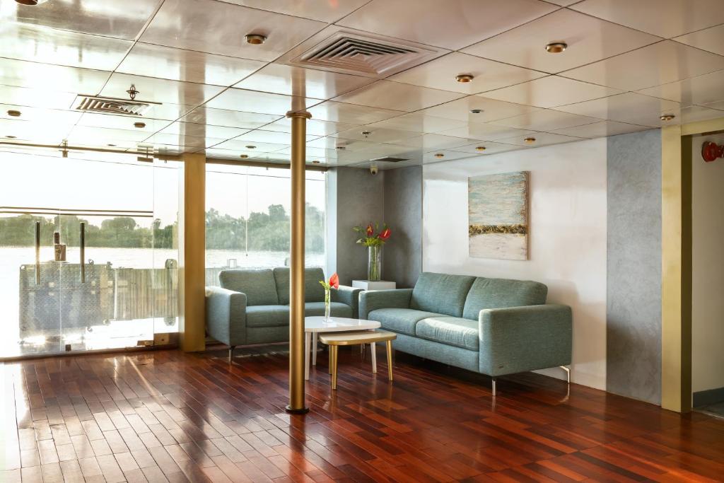 Posezení v ubytování M/Y Alexander The Great Nile Cruise - 4 Nights Every Monday From Luxor - 3 Nights Every Friday from Aswan