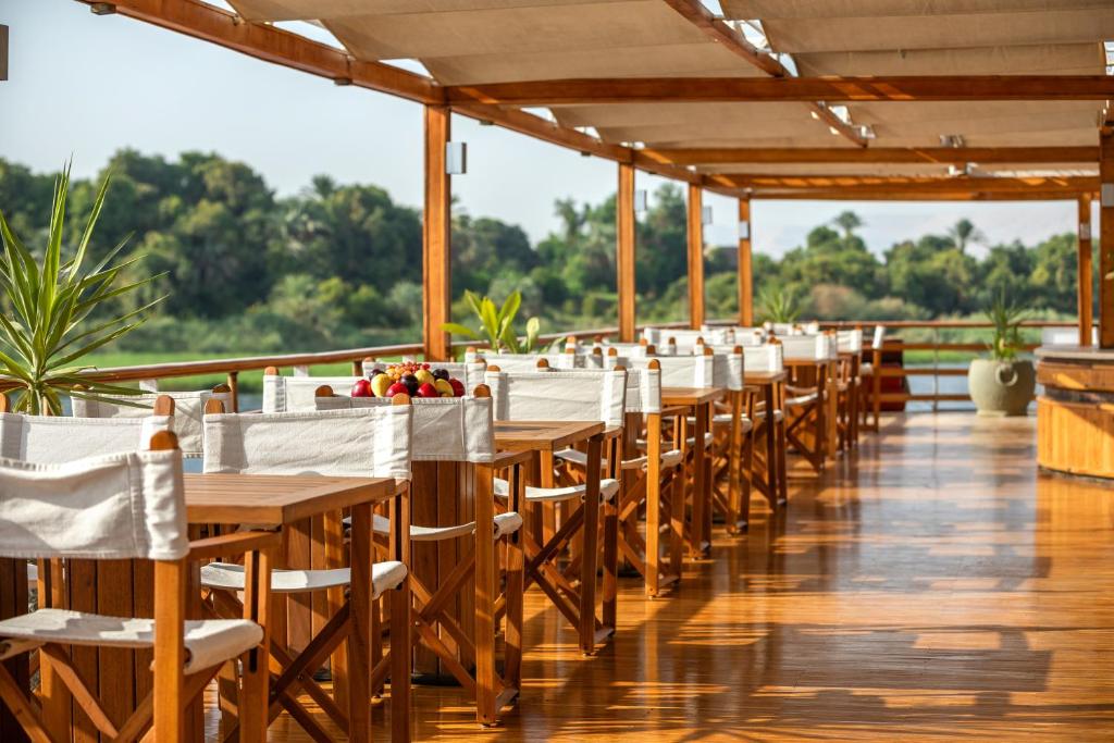Restaurace v ubytování M/Y Alexander The Great Nile Cruise - 4 Nights Every Monday From Luxor - 3 Nights Every Friday from Aswan