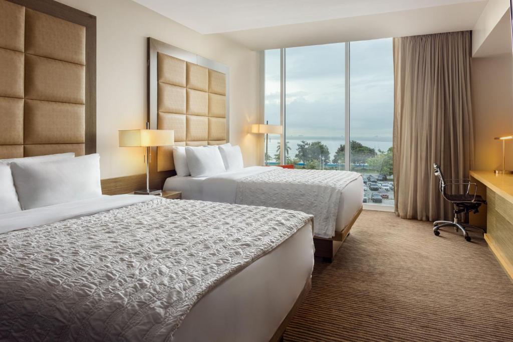 Postel nebo postele na pokoji v ubytování Le Meridien Panama