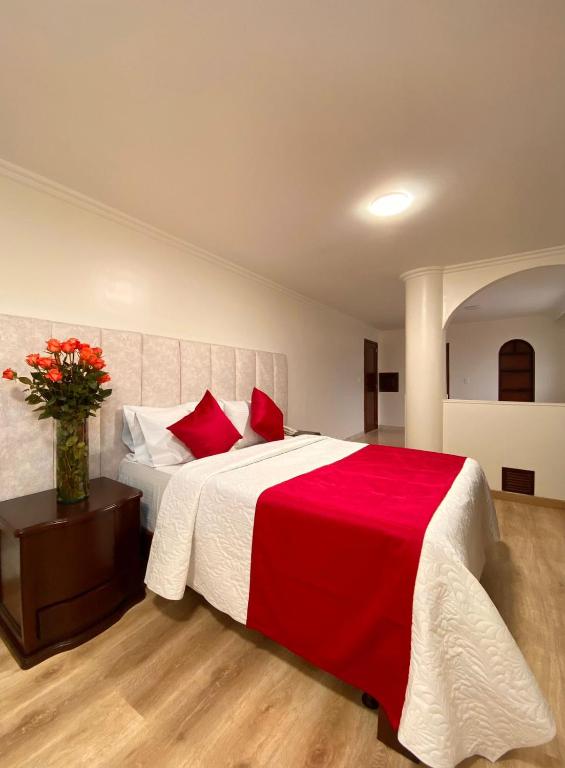 Postel nebo postele na pokoji v ubytování Hotel Fontibon