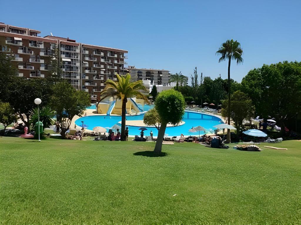 Bazén v ubytovaní LUXURY SUITES MINERVA beach alebo v jeho blízkosti