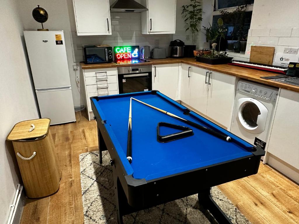 NewcastleunderLyme Luxury Crib, Newcastle under Lyme (updated prices