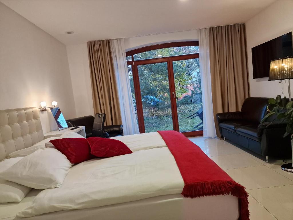 Aparthotel Gaja - Two-Bedroom Apartment With Patio And Castle View
