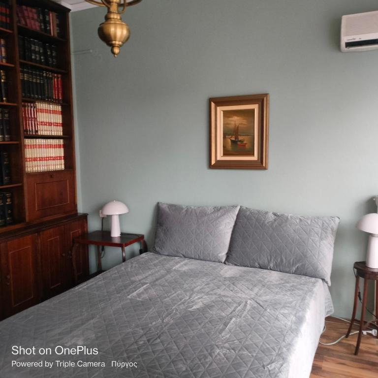 Postel nebo postele na pokoji v ubytování Central Sophisticated Studio Pyrgos near Olympia