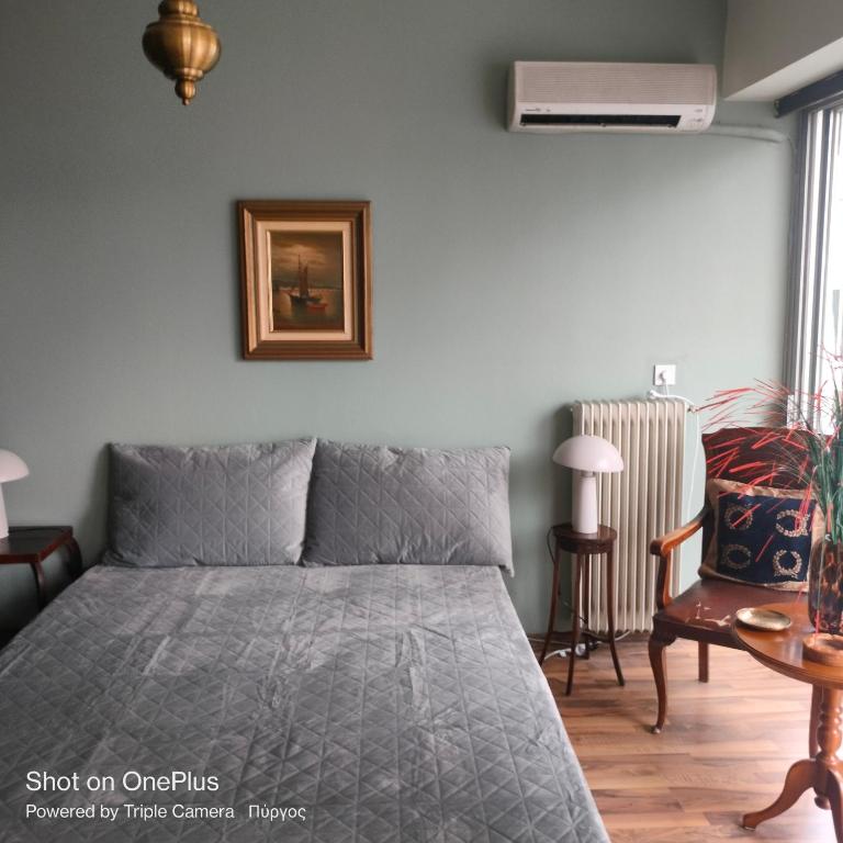 Postel nebo postele na pokoji v ubytování Central Sophisticated Studio Pyrgos near Olympia