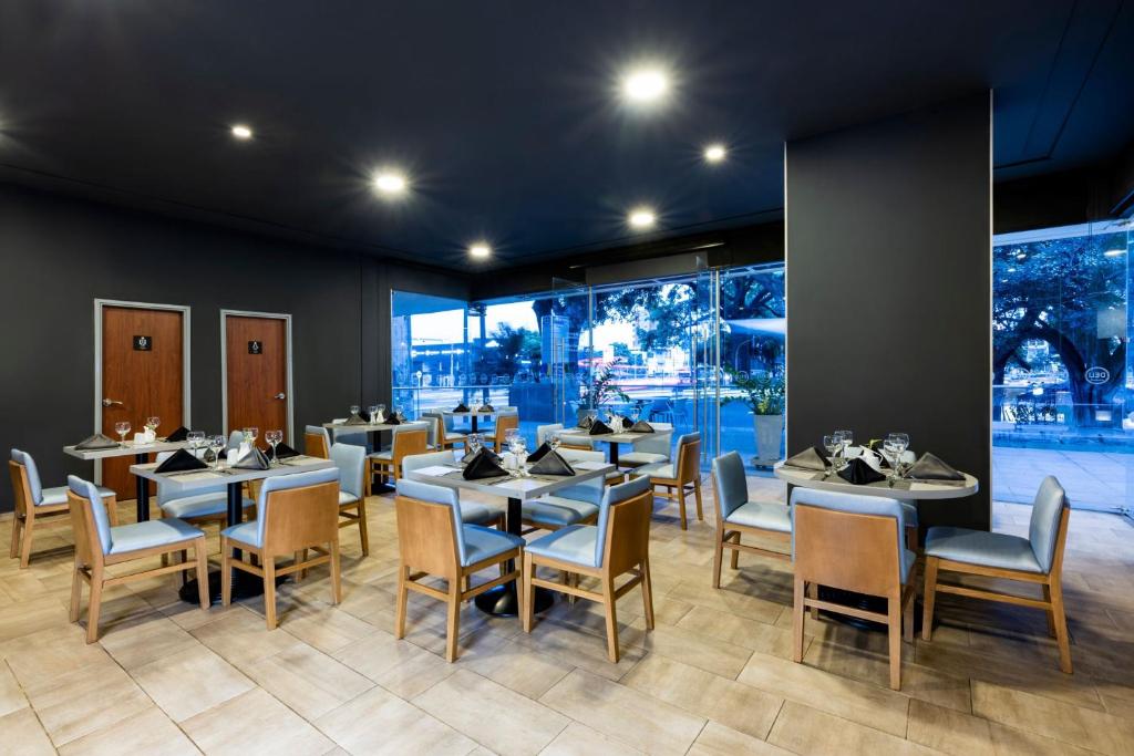 Restaurace v ubytování City Express Plus by Marriott Cali Colombia