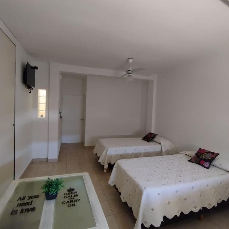 מיטה או מיטות בחדר ב-Monoambiente Moderno.