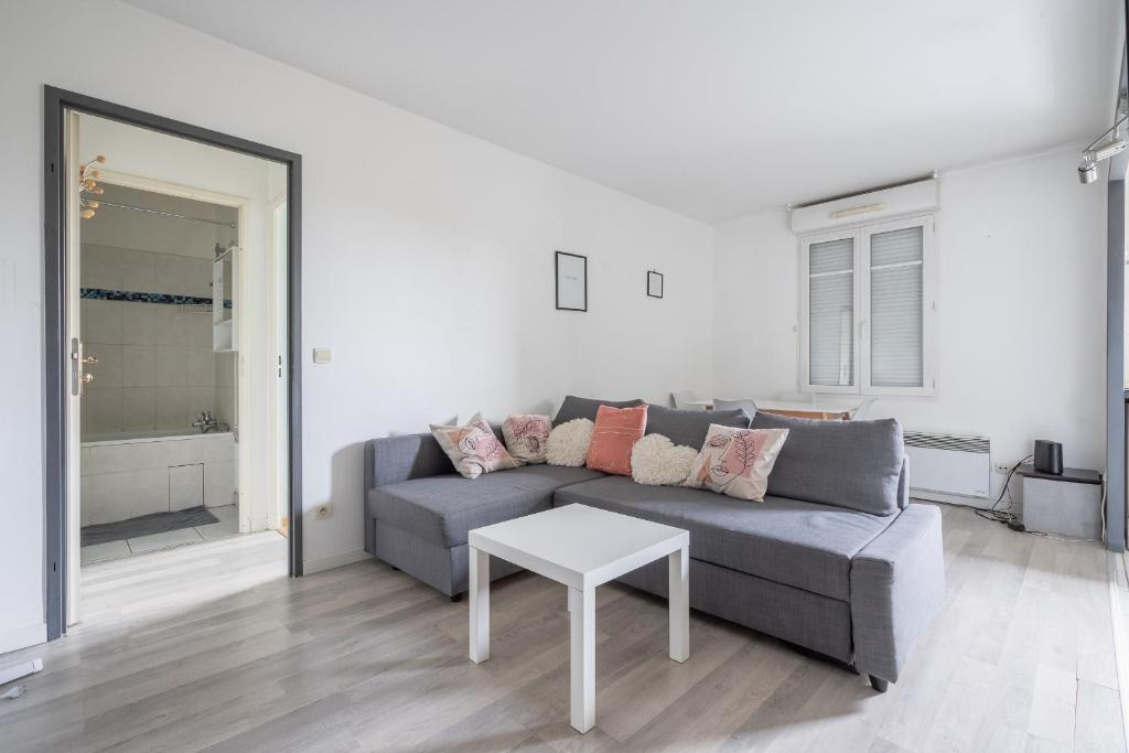SWEET CONDO - 10 DISNEY - 1 MIN GARE - One-Bedroom Apartment