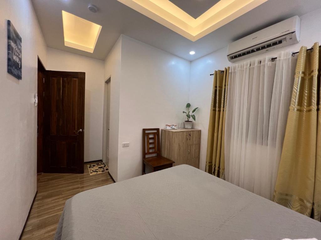 Postel nebo postele na pokoji v ubytování RICH-VANIA SUITES