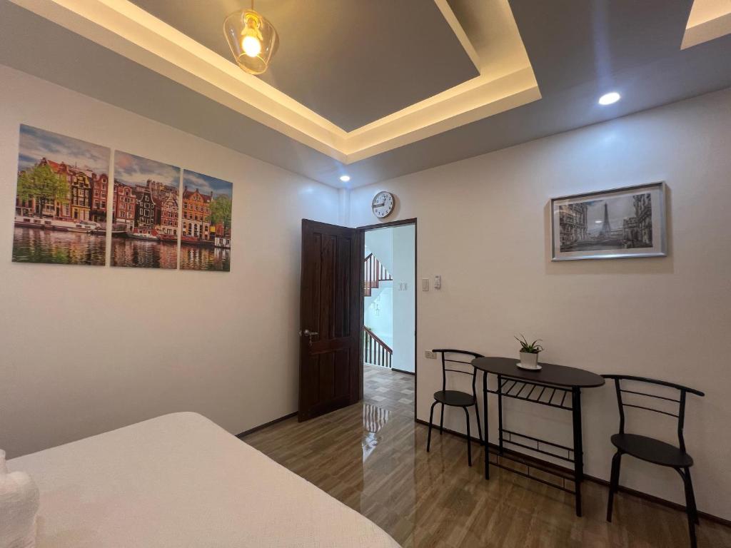 Postel nebo postele na pokoji v ubytování RICH-VANIA SUITES
