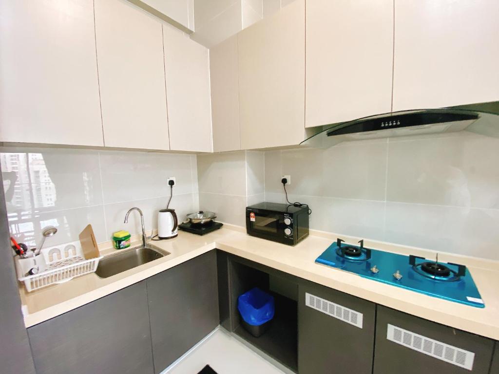 Scenic Country Garden Danga Bay by Lions Bay - Wohnung Mit Zwei Schlafzimmern Mit Poolblick