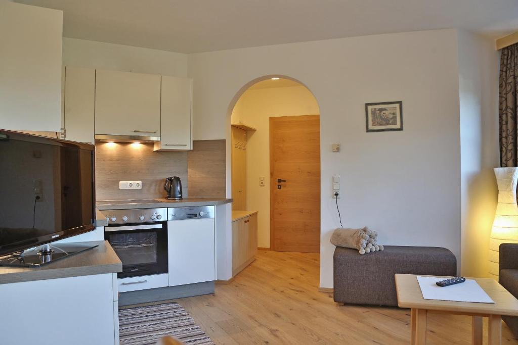 A kitchen or kitchenette at Landhaus Schneider